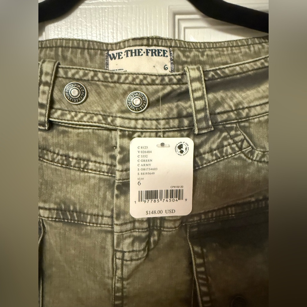 NWT. Free People We The Free Hot In It Moto Pants. Army Green. Size 6 - Picture 5 of 7